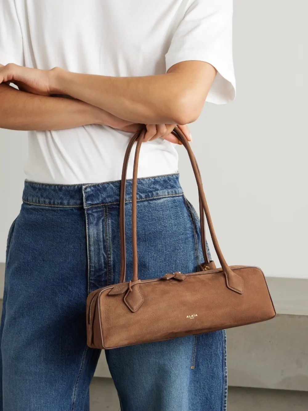 Alaia Le Teckel medium nubuck shoulder bag-brown - Picture 2 of 3